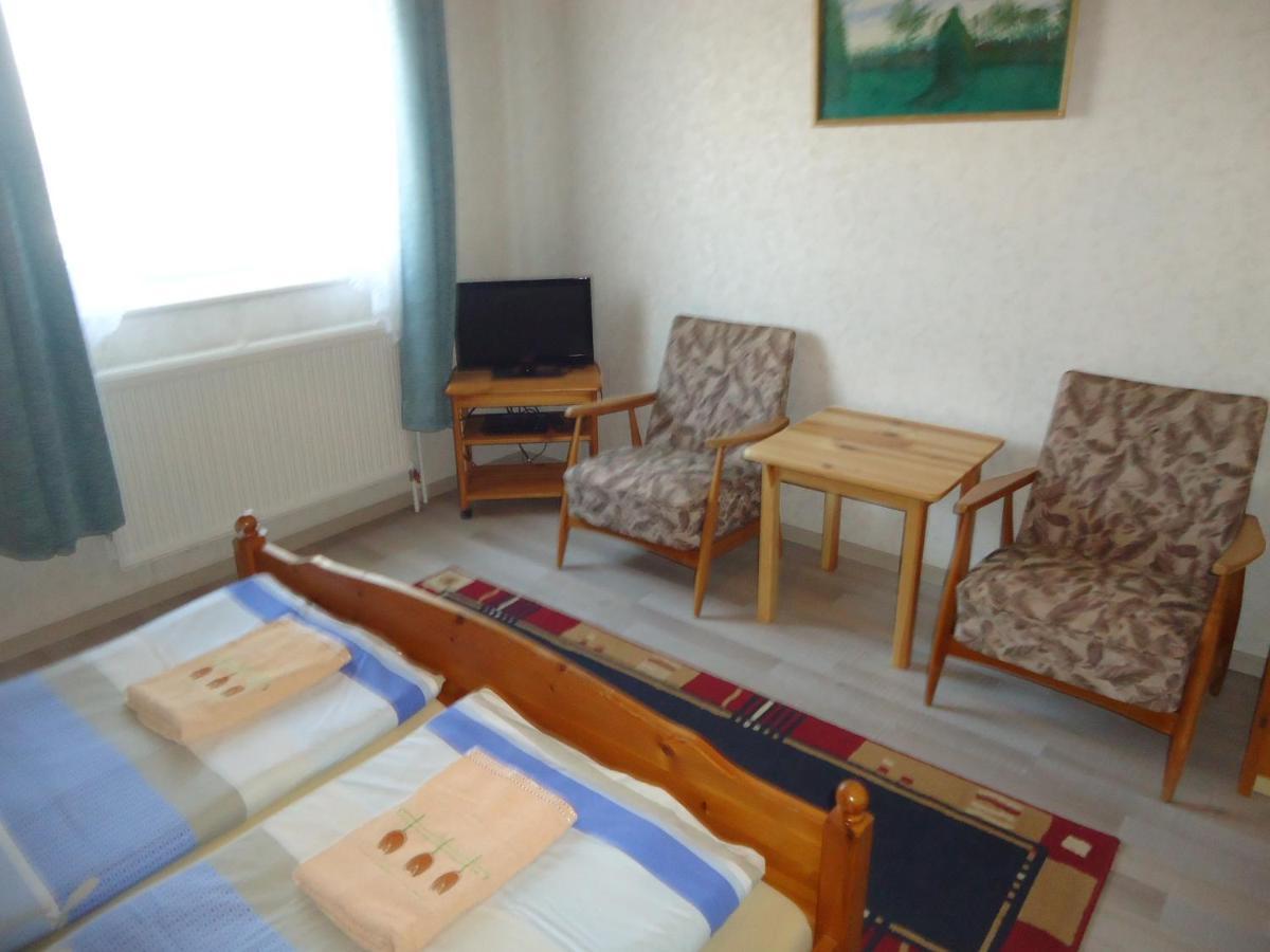 Deutsches Haus Hotel Szabadkígyós Kültér fotó