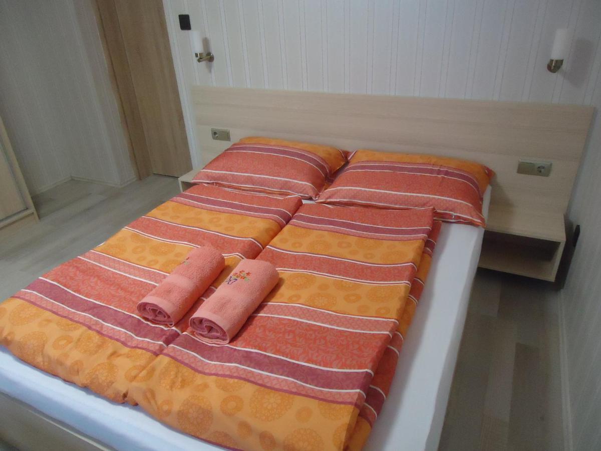 Deutsches Haus Hotel Szabadkígyós Kültér fotó
