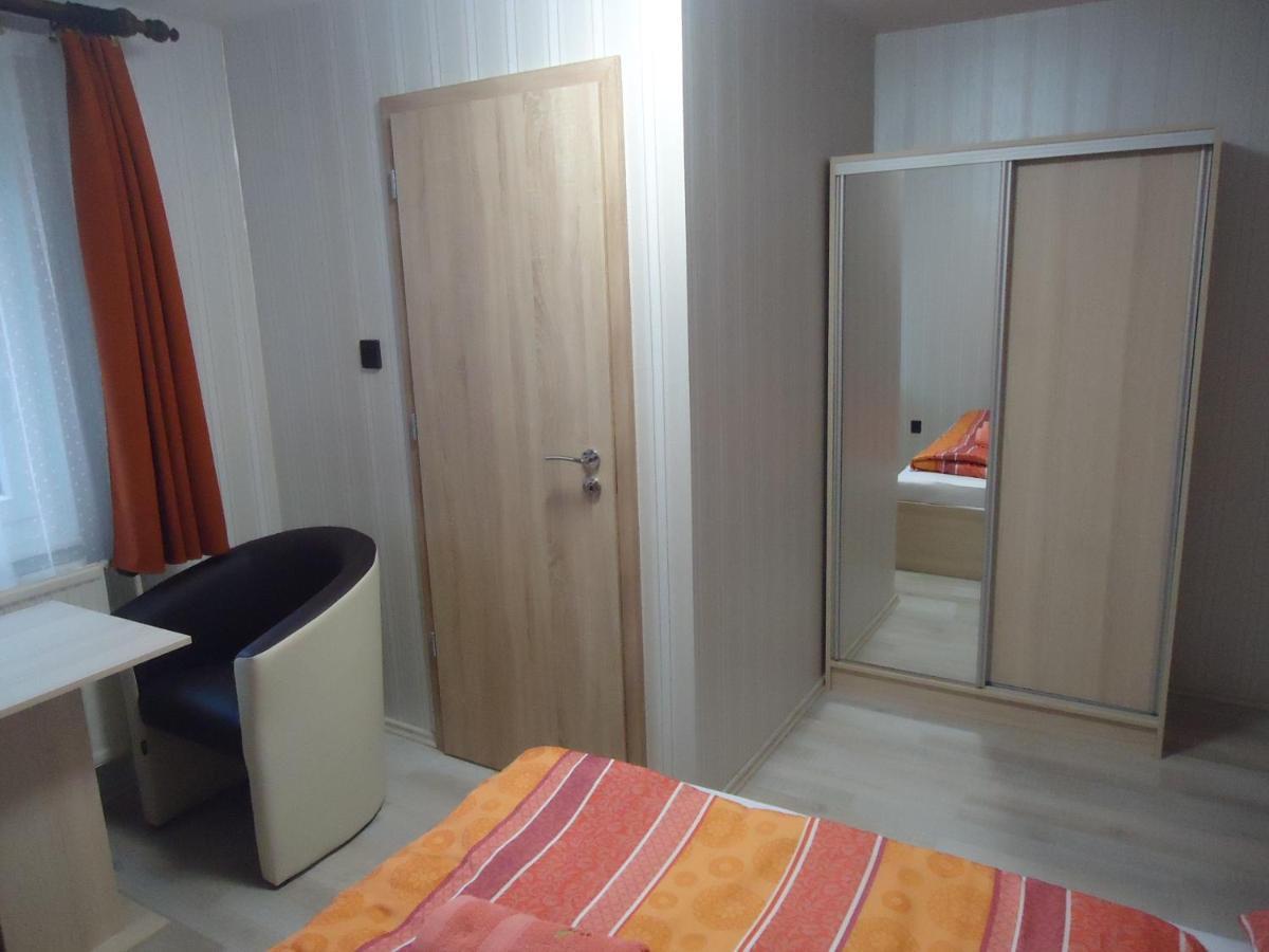 Deutsches Haus Hotel Szabadkígyós Kültér fotó