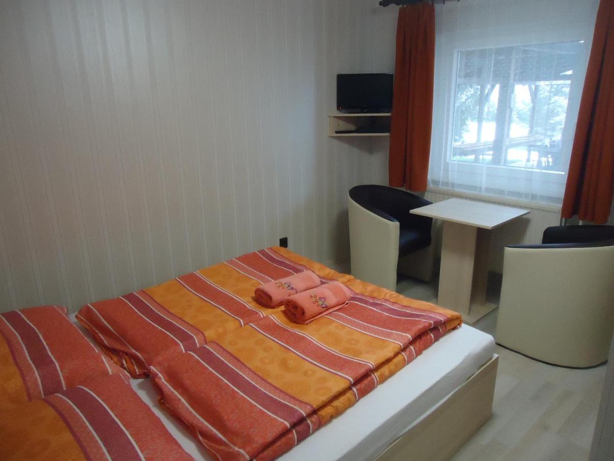 Deutsches Haus Hotel Szabadkígyós Kültér fotó