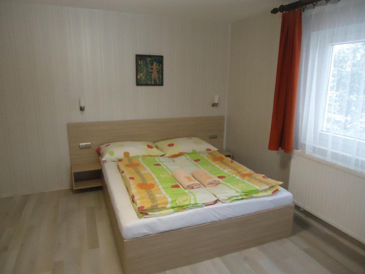 Deutsches Haus Hotel Szabadkígyós Kültér fotó