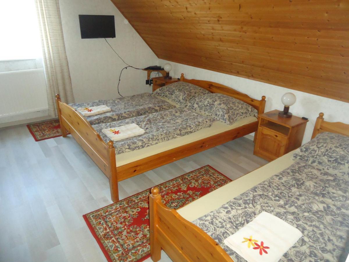 Deutsches Haus Hotel Szabadkígyós Kültér fotó