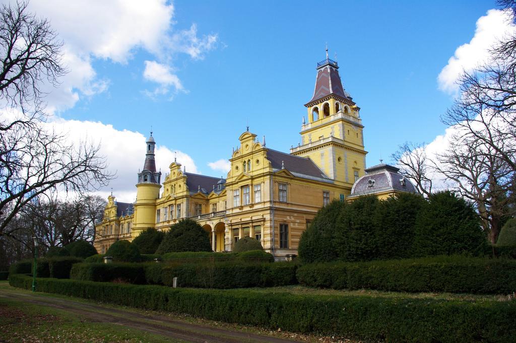 Deutsches Haus Hotel Szabadkígyós Kültér fotó